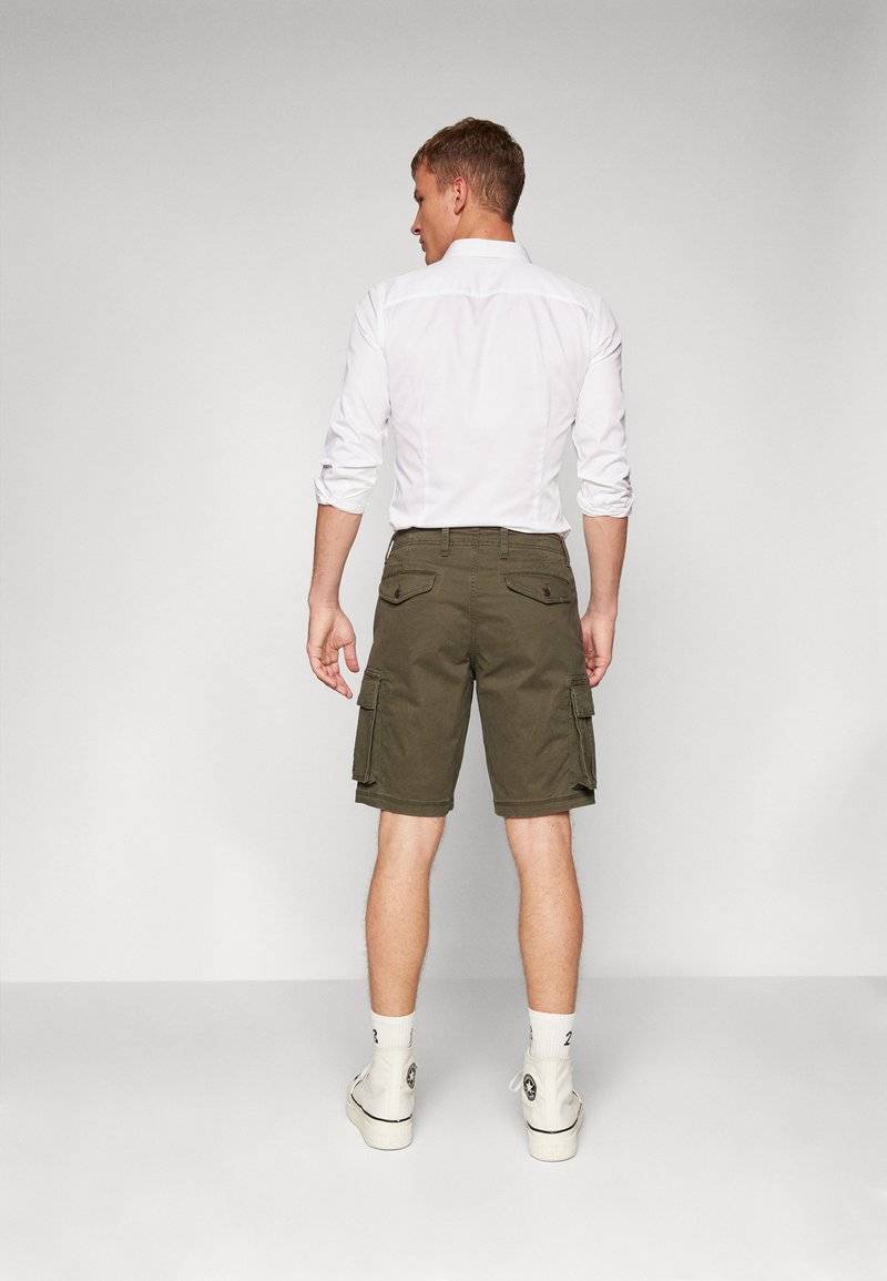 GAP GAP CARGO - Shorts - black moss Muttertagsangebot