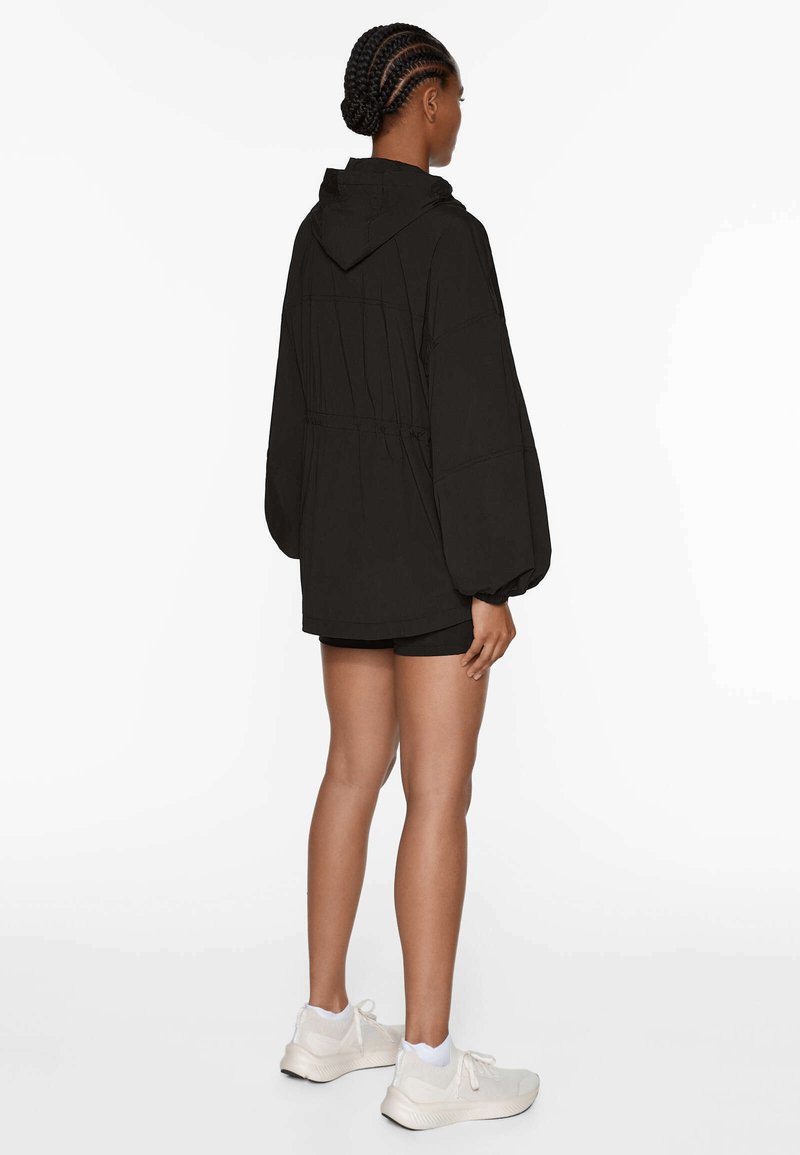 OYSHO OYSHO REPELLENT TECHNICAL - Windbreaker - black Räumungsverkauf