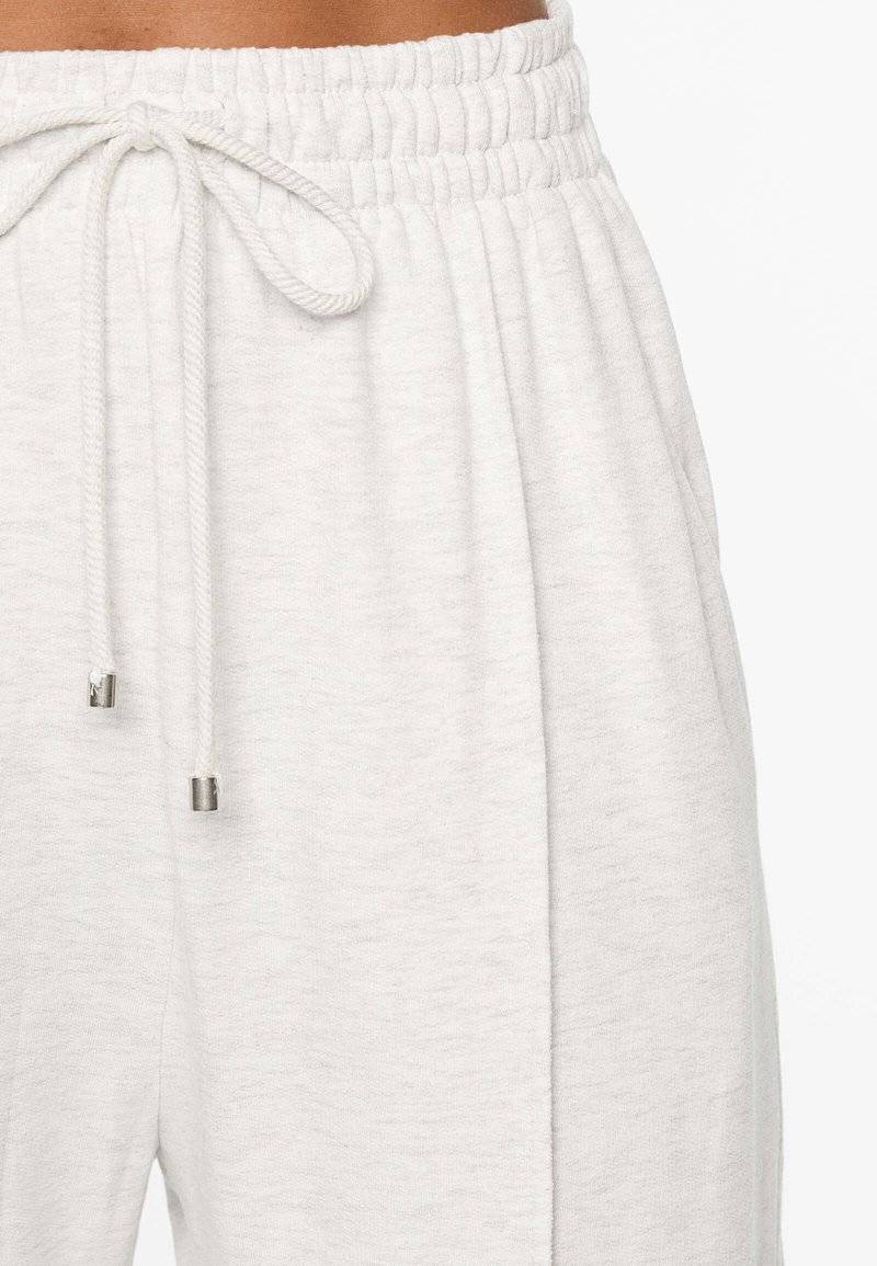 OYSHO OYSHO SOFT TOUCH RELAXED STRAIGHT-LEG - Tracksuit bottoms - mottled light grey Begrenzte Freigabe