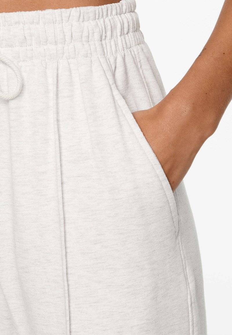 OYSHO OYSHO SOFT TOUCH RELAXED STRAIGHT-LEG - Tracksuit bottoms - mottled light grey Begrenzte Freigabe