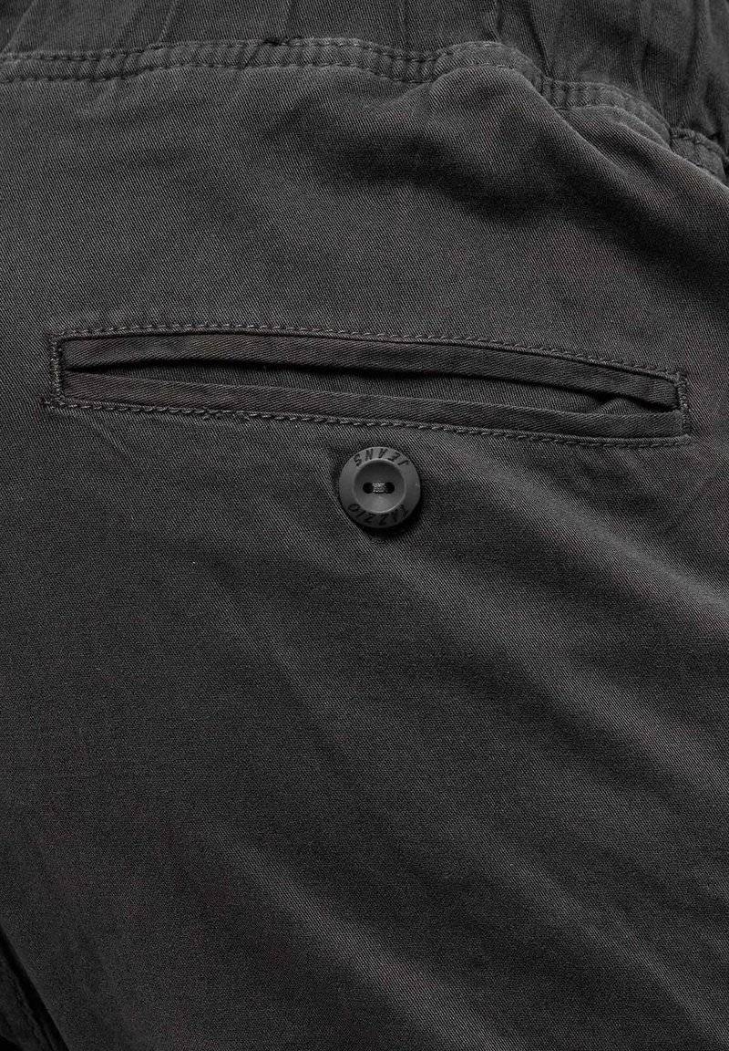 Tazzio Tazzio Cargo trousers - anthrazit Limitierter Zeitrabatt