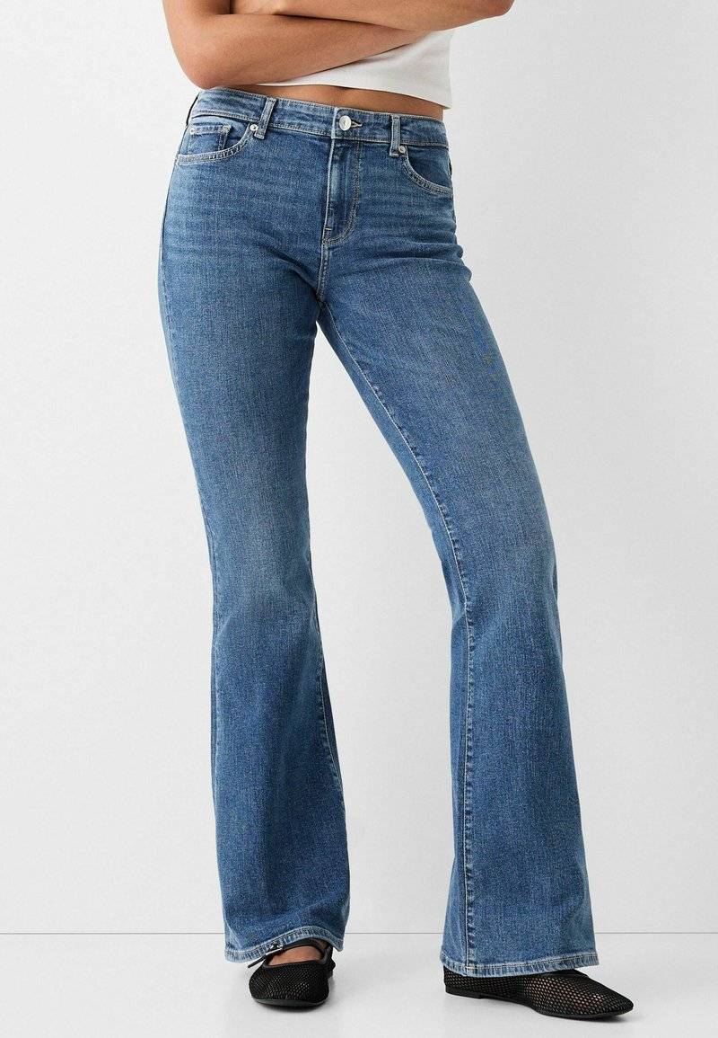 Bershka Bershka Flared Jeans - light blue denim