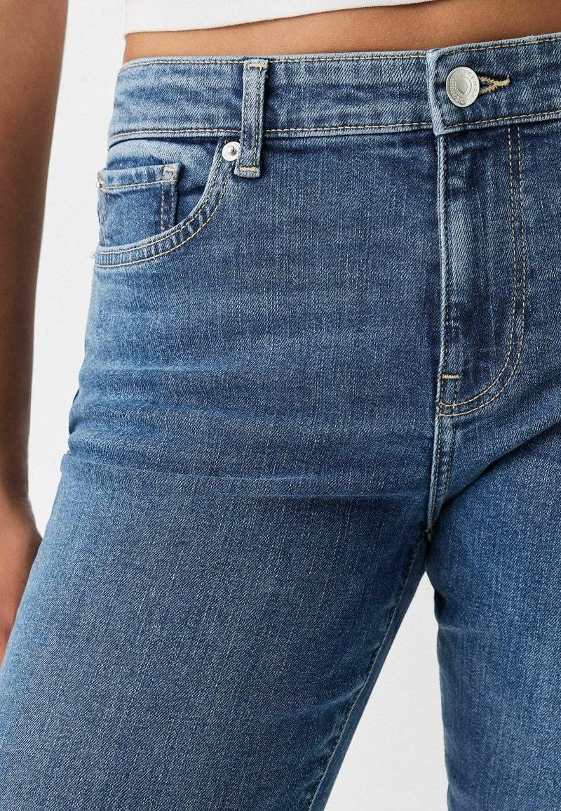 Bershka Bershka Flared Jeans - light blue denim Rabatt