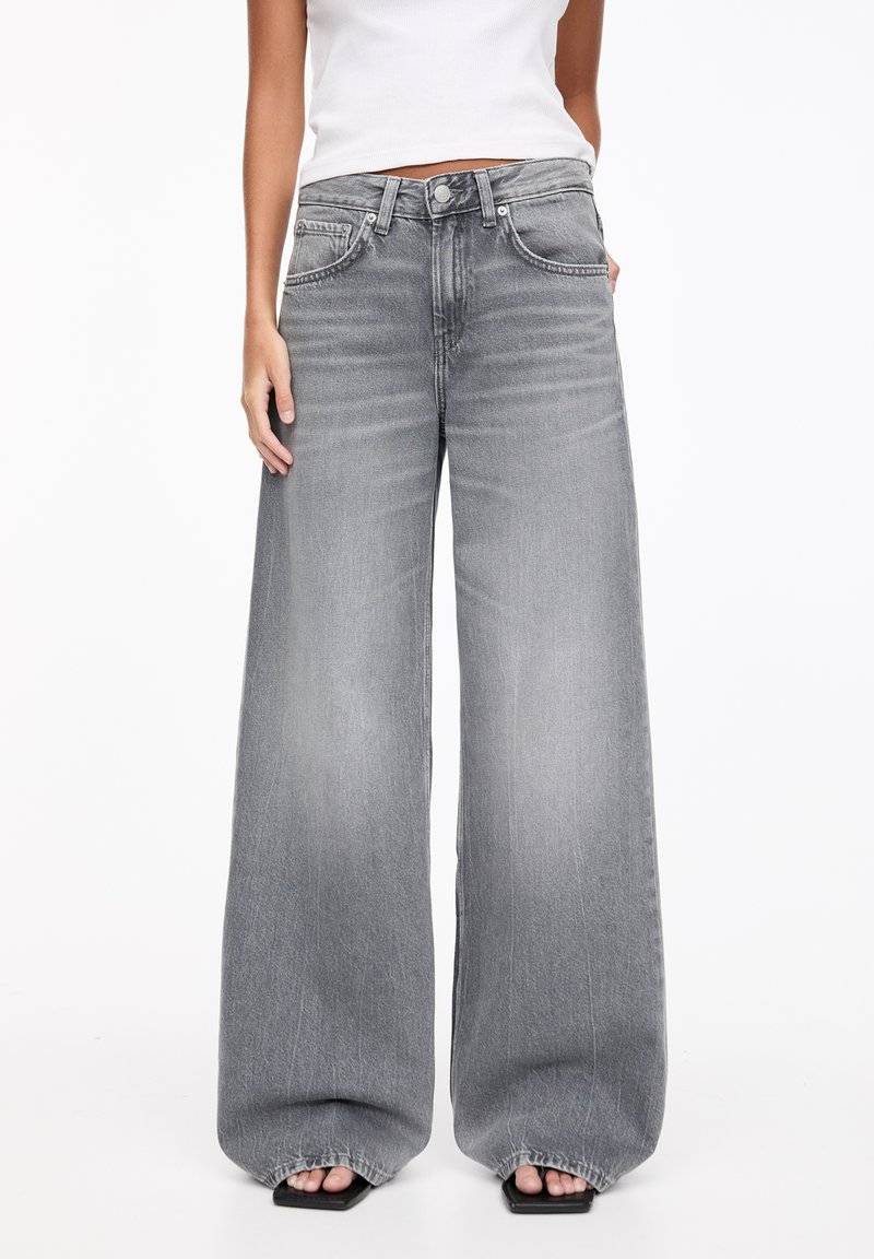 PULL&BEAR PULL&BEAR OVERSIZE - Flared Jeans - grey