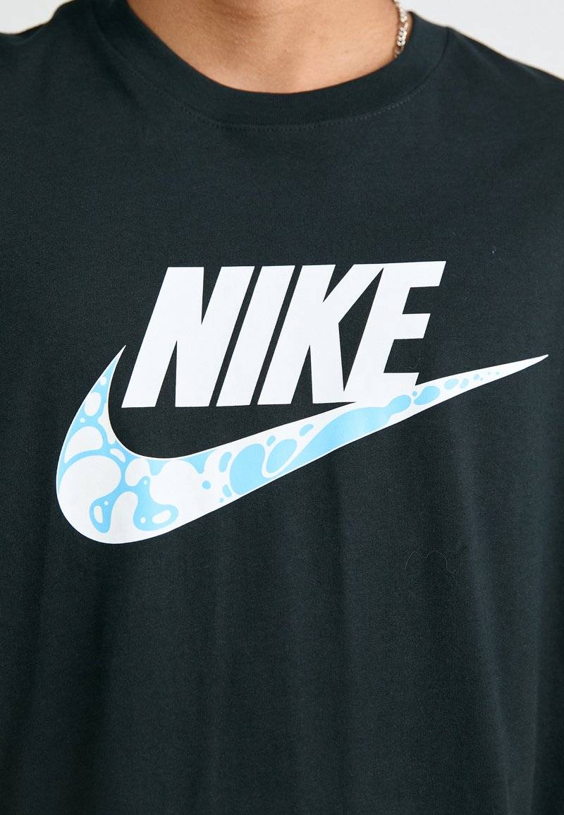Nike Sportswear Nike Sportswear TEE FUTURA - Print T-shirt - black Jubiläumsangebot