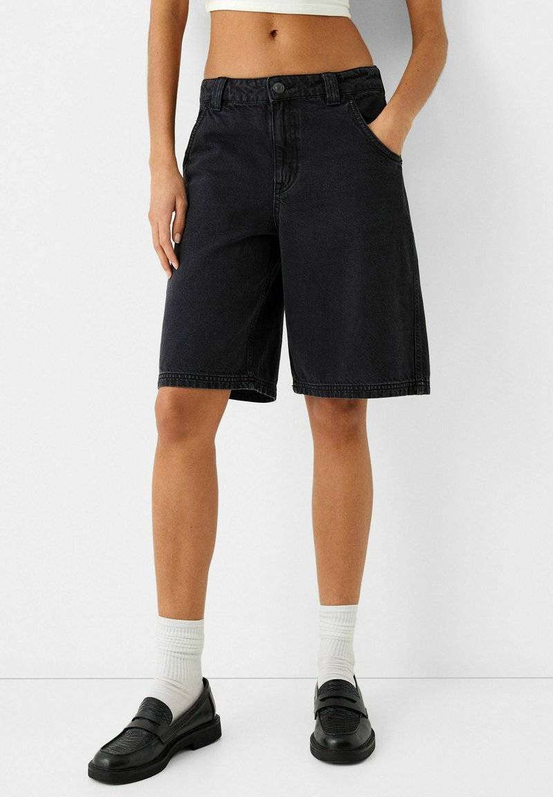 Bershka Bershka BERMUDA - Denim shorts - black