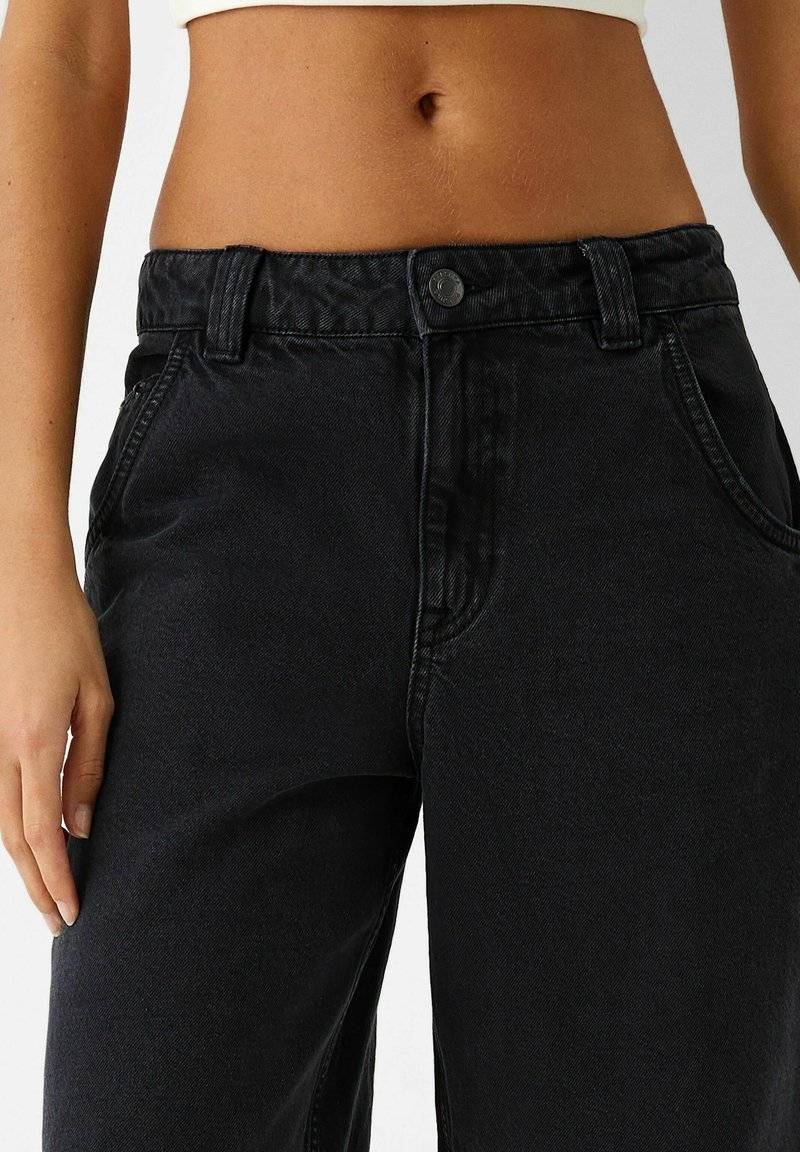 Bershka Bershka BERMUDA - Denim shorts - black Heißer Verkauf