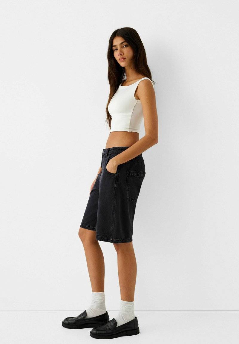 Bershka Bershka BERMUDA - Denim shorts - black Heißer Verkauf