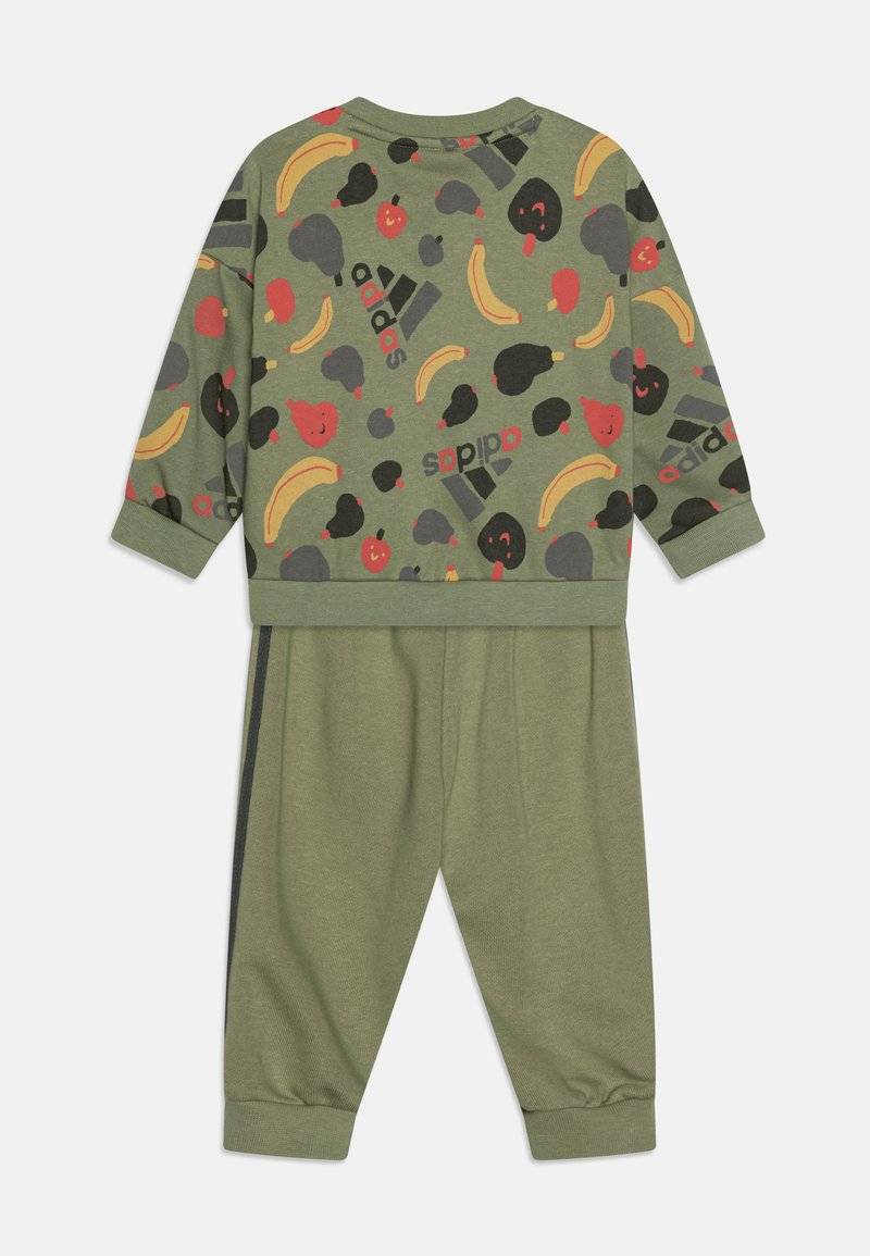 adidas Performance adidas Performance ESSENTIALS ALLOVER PRINTED - Tracksuit - tent green VIP-Rabatte