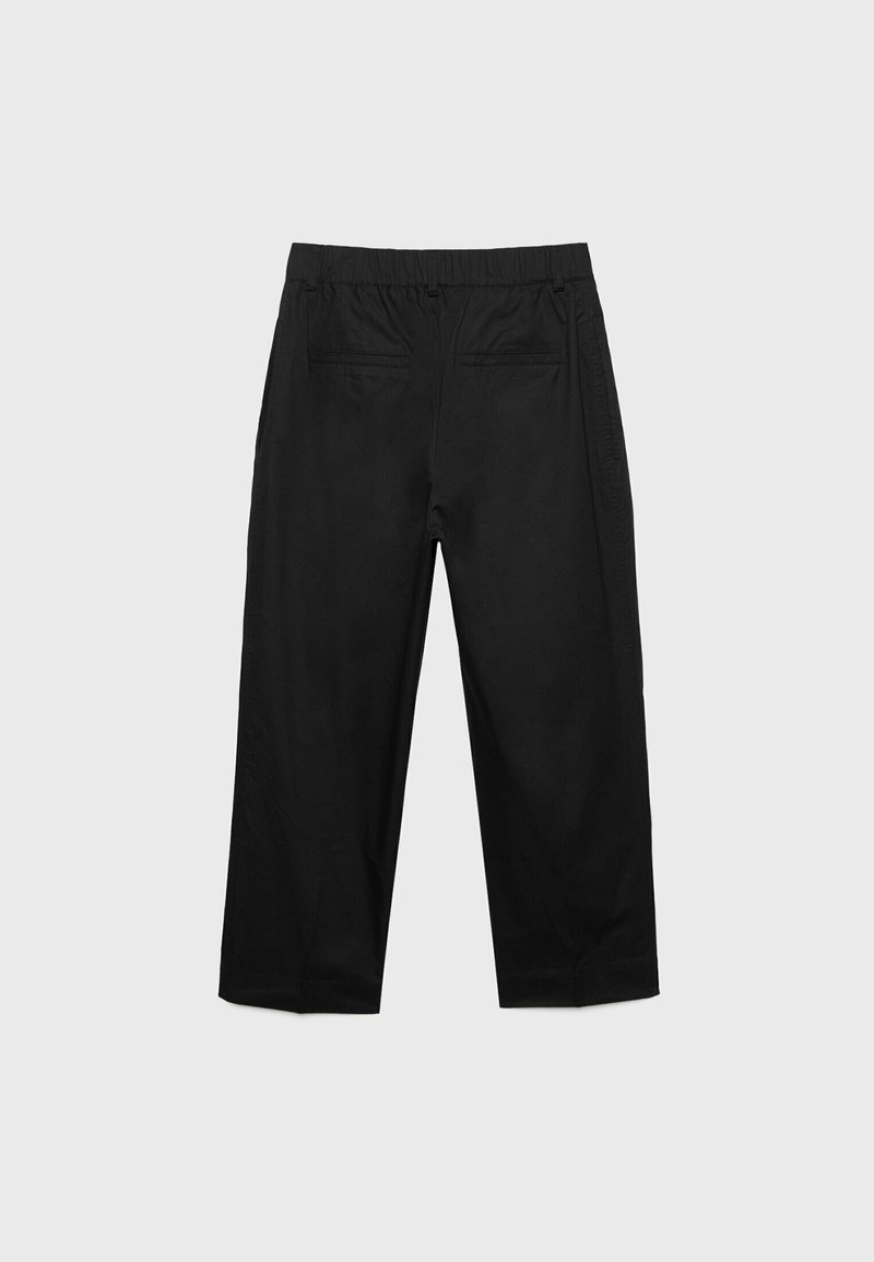 Stradivarius Stradivarius CARROT WITH DARTS DETAIL - Trousers - black Black Friday