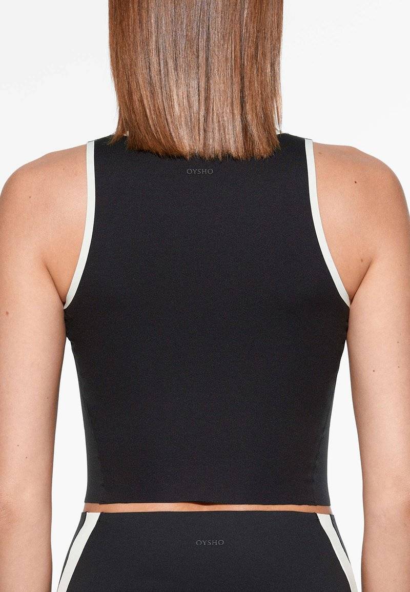 OYSHO OYSHO PERFECT-ADAPT PIPING - Sports T-shirt - black Bestseller