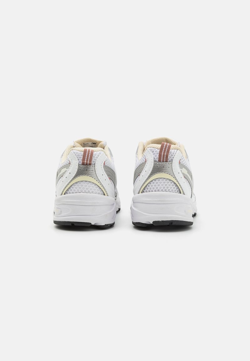 New Balance New Balance 530 UNISEX - Trainers - white Outlet