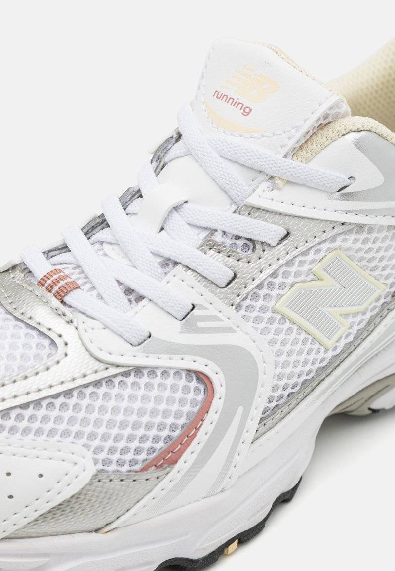 New Balance New Balance 530 UNISEX - Trainers - white Outlet