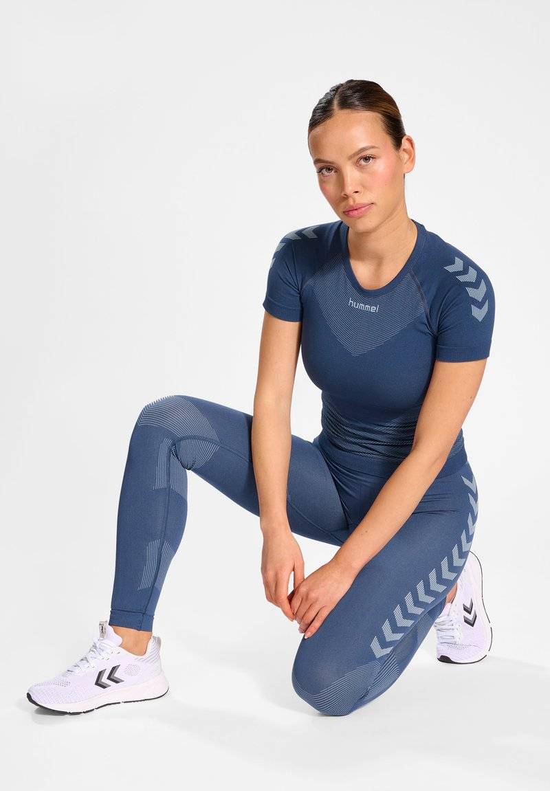 Hummel Hummel FIRST SEAMLESS - Sports T-shirt - vintage indigo Günstiger Verkauf