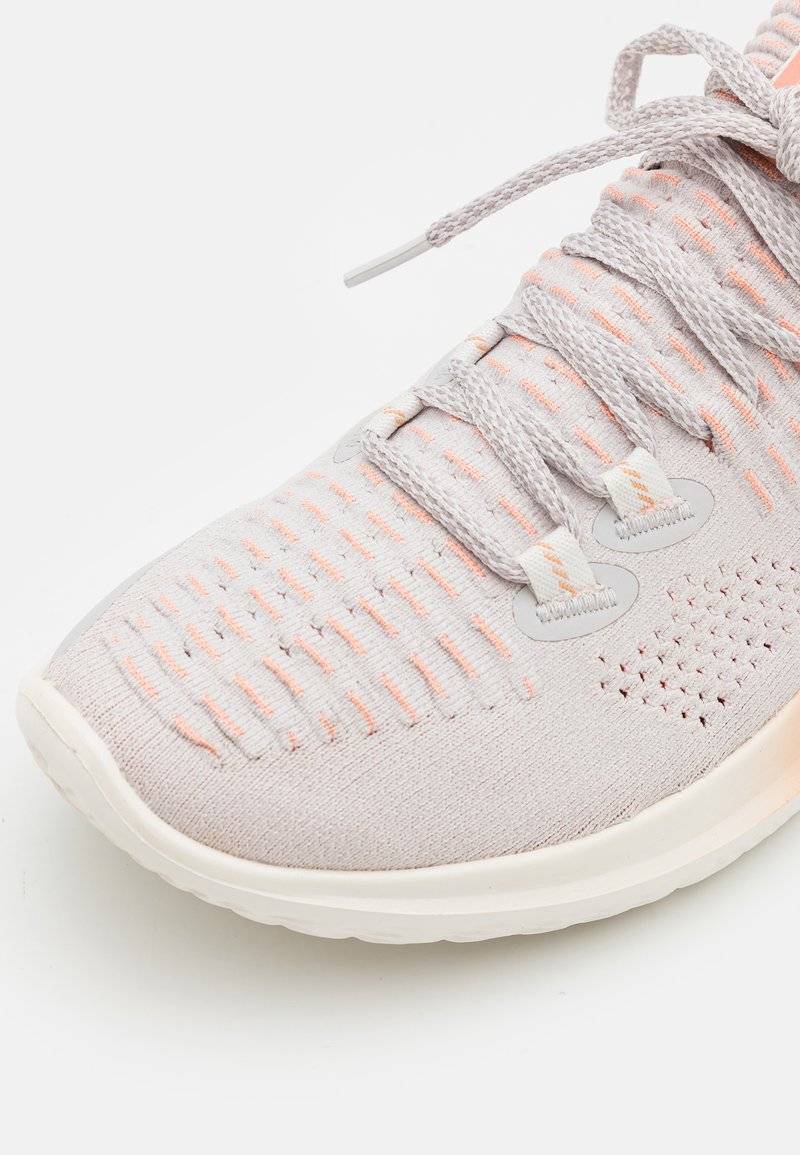 Under Armour Under Armour FLOW DYNAMIC INT EGRIT - Training shoe Exklusivangebot