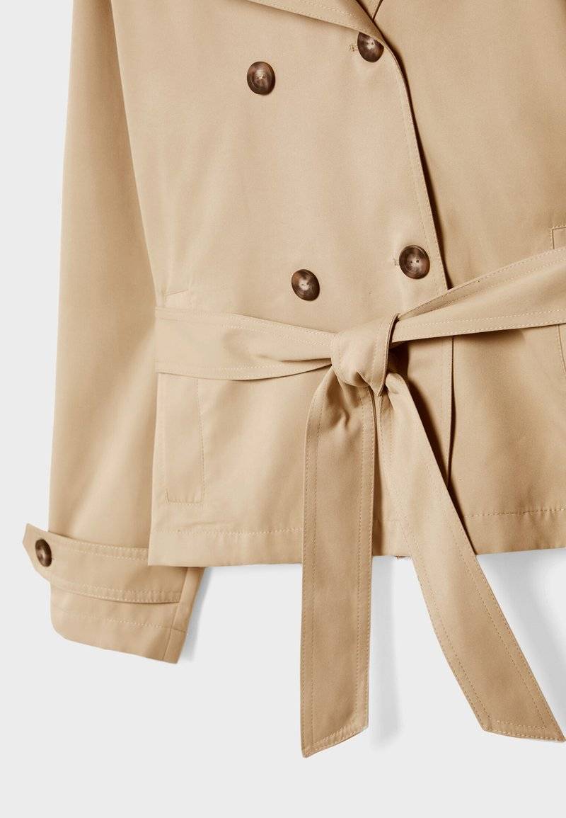 Stradivarius Stradivarius WITH BELT - Summer jacket - beige Räumungsverkauf