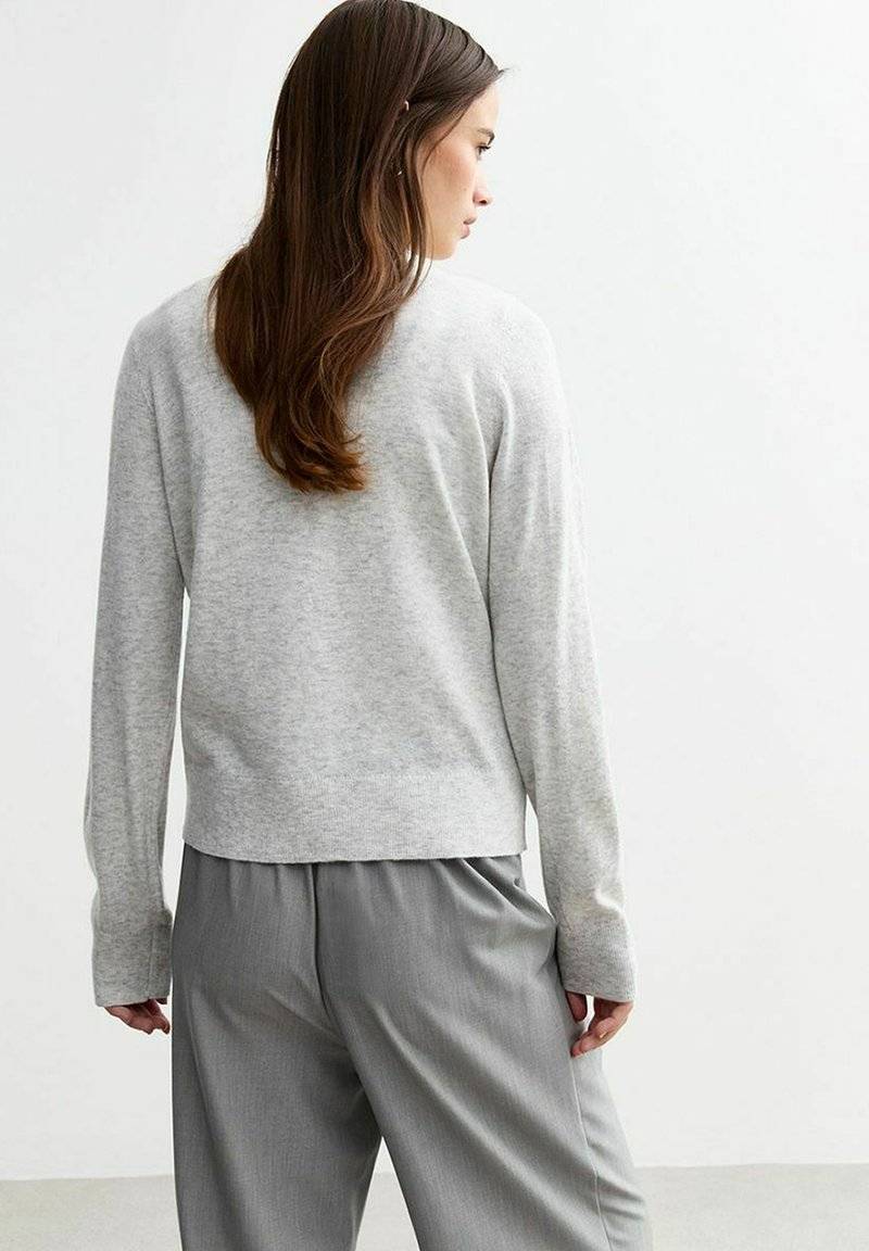New Look New Look CREW NECK - Cardigan - pale grey Kauf eins, bekomm eins gratis