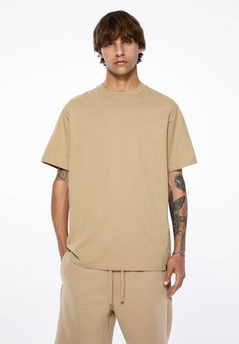 PULL&BEAR PULL&BEAR SET BERMUDA SHORTS AND T-SHIRT - Tracksuit bottoms - sand Super Sparpreis