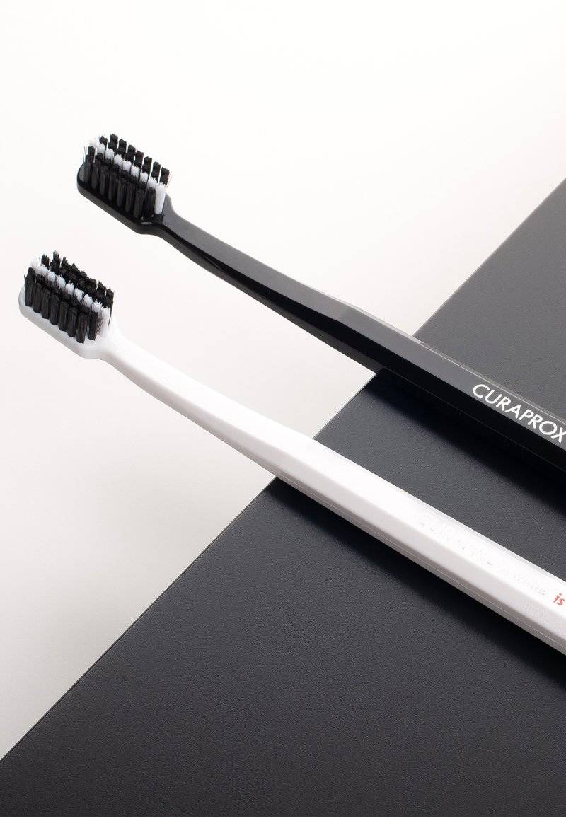 Curaprox Curaprox BLACK IS WHITE BLACK/WHITE DUO - Dental care tool - black Clearance-Verkauf