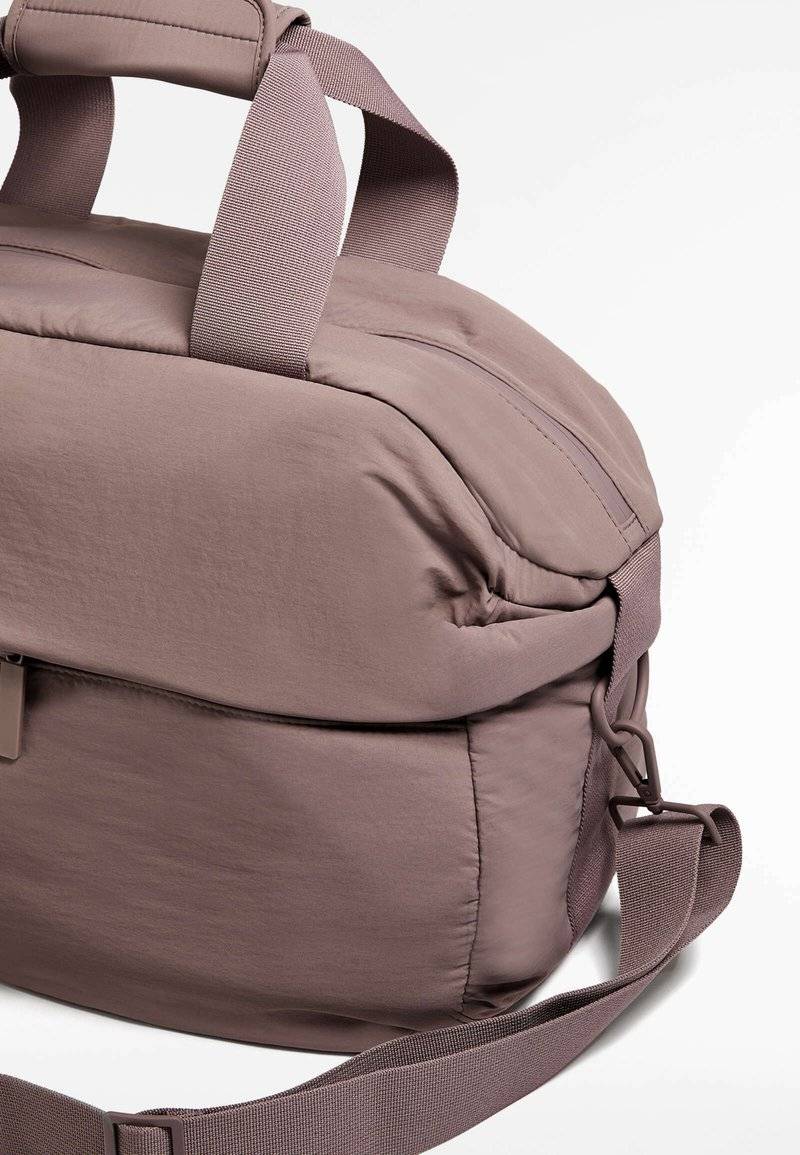 OYSHO OYSHO WITH FLAP POCKET - Sports bag - pink Neueste Mode