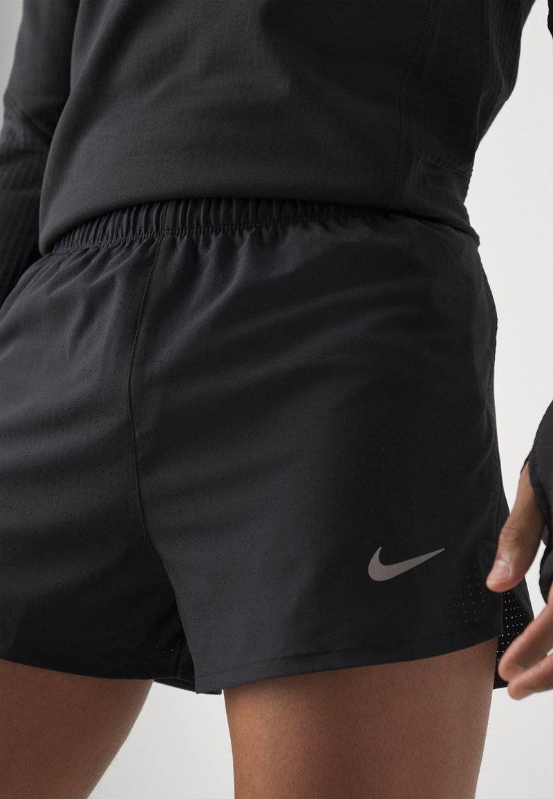 Nike Performance Nike Performance FAST SHORT - Sports shorts Bis zu 50% Rabatt
