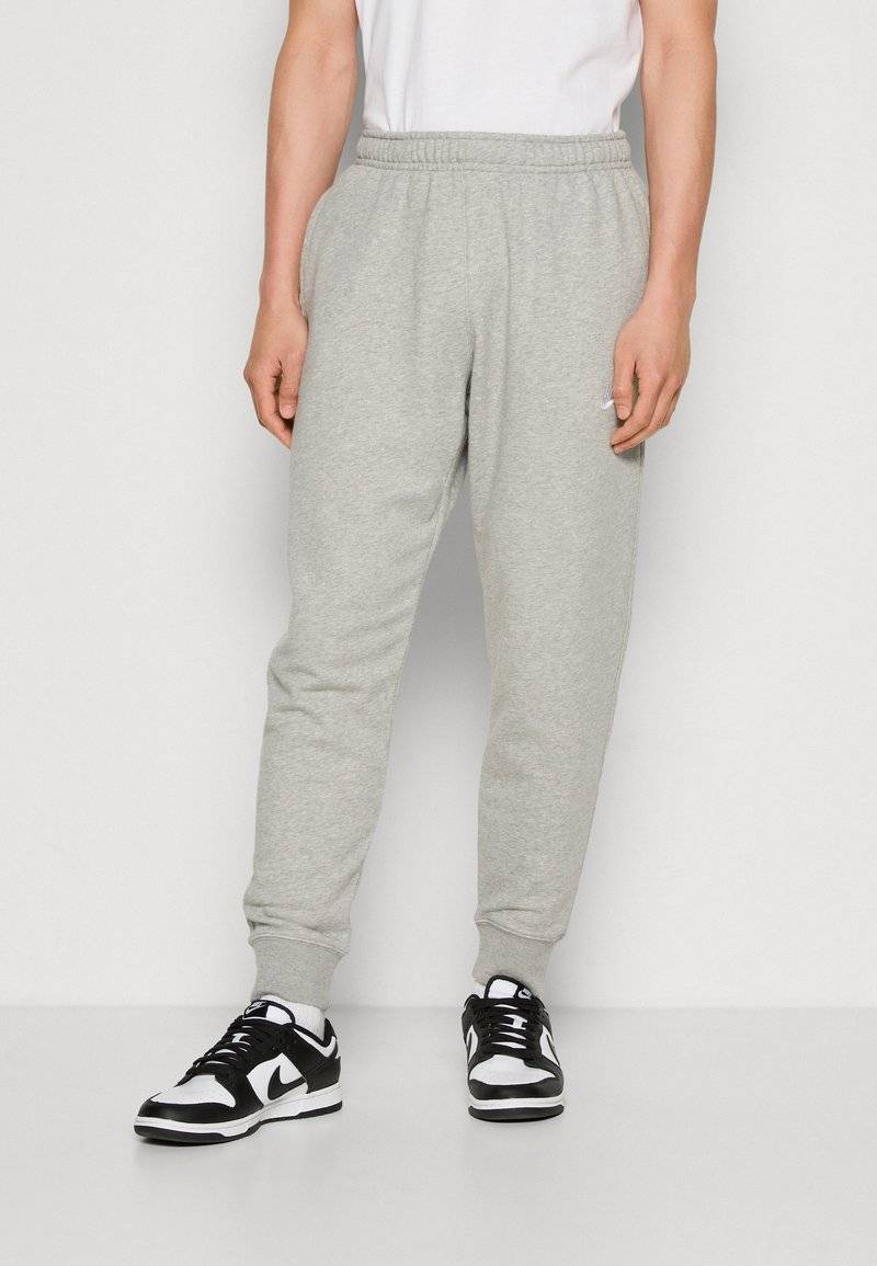 Nike Sportswear Nike Sportswear CLUB JGGR FT - Tracksuit bottoms Auslauf