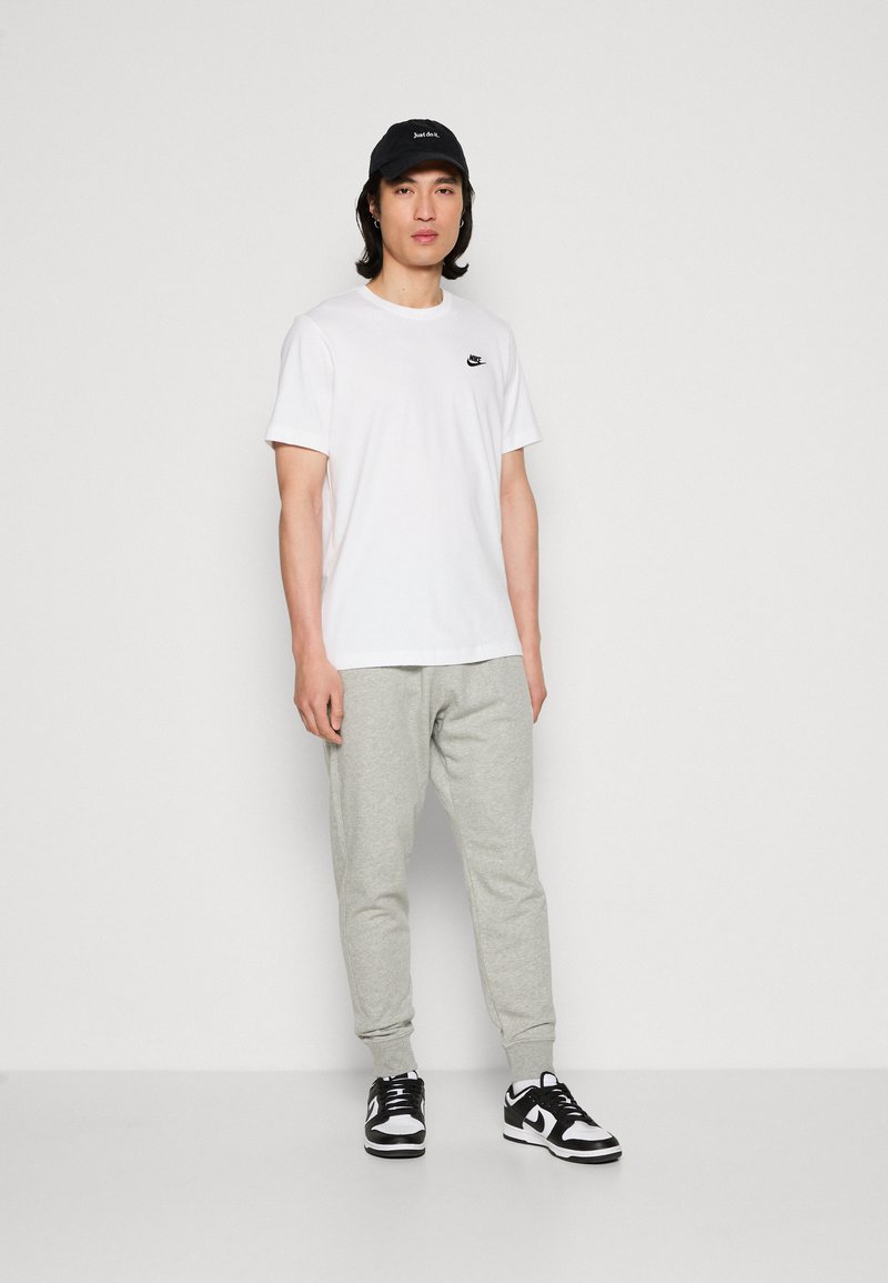 Nike Sportswear Nike Sportswear CLUB JGGR FT - Tracksuit bottoms Auslauf