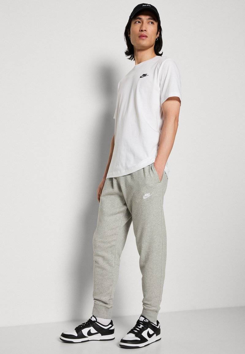 Nike Sportswear Nike Sportswear CLUB JGGR FT - Tracksuit bottoms Auslauf