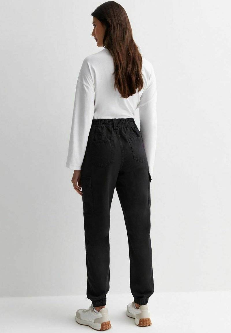 New Look New Look Cuffed Cargo - Chinos - black Schlussverkauf