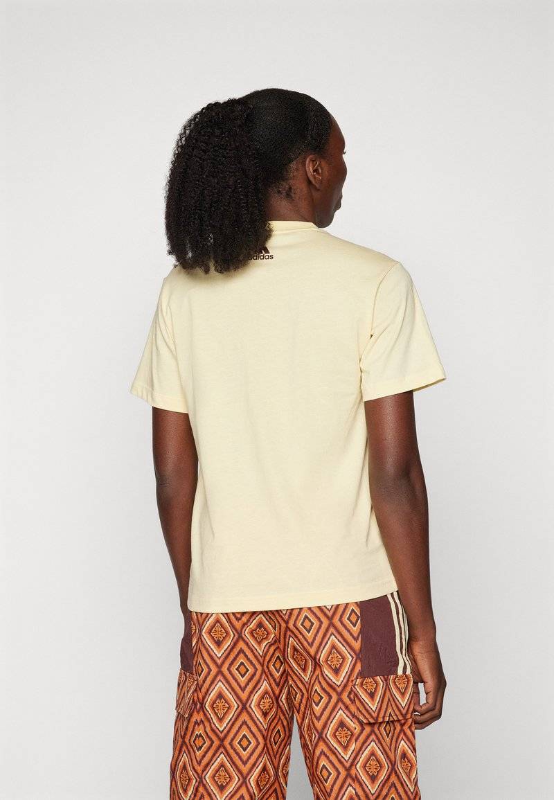 adidas Sportswear adidas Sportswear ADIDAS FARM RIO GRAPHIC - Print T-shirt - easy yellow Zeitlich begrenztes Angebot