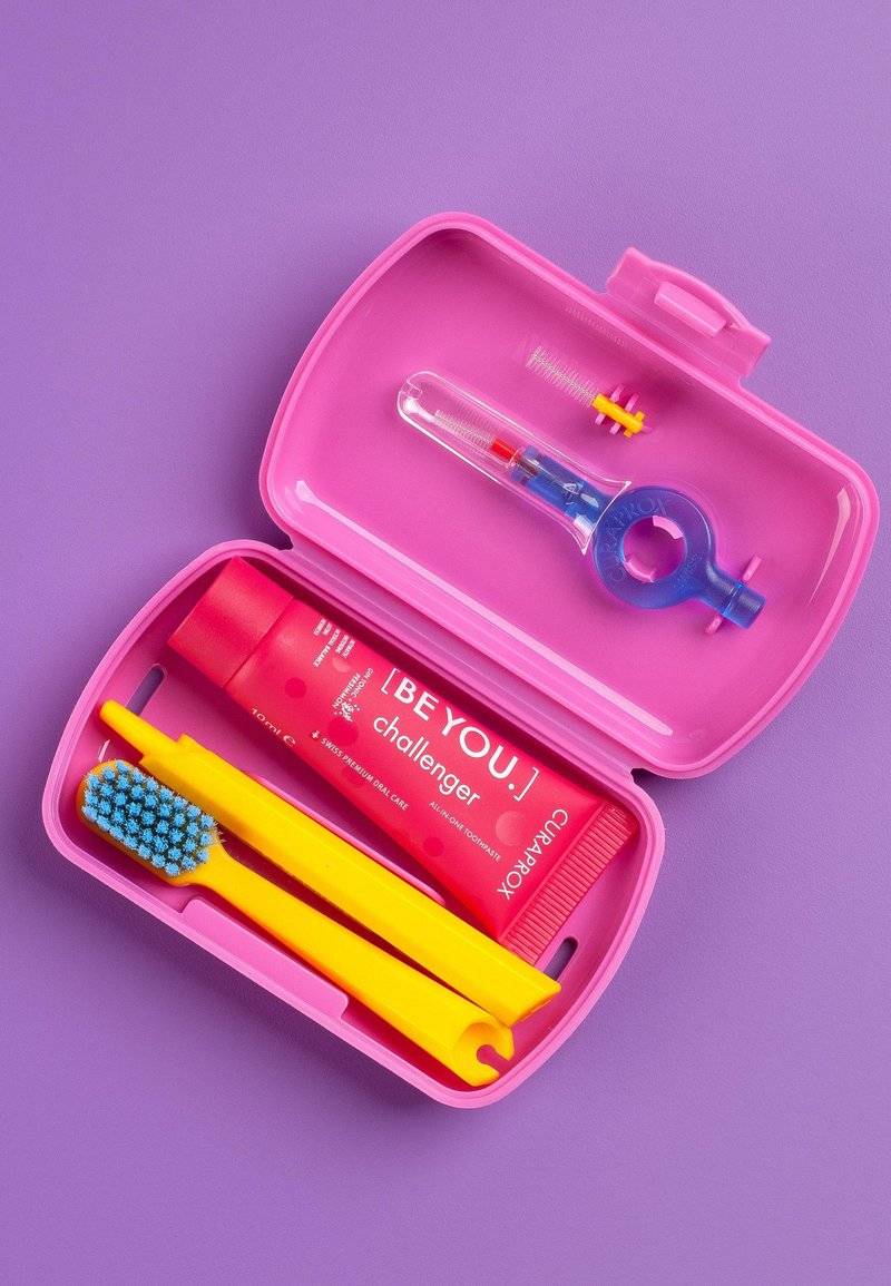 Curaprox Curaprox TRAVEL SET - Bath and body set - pink Tägliche Deals