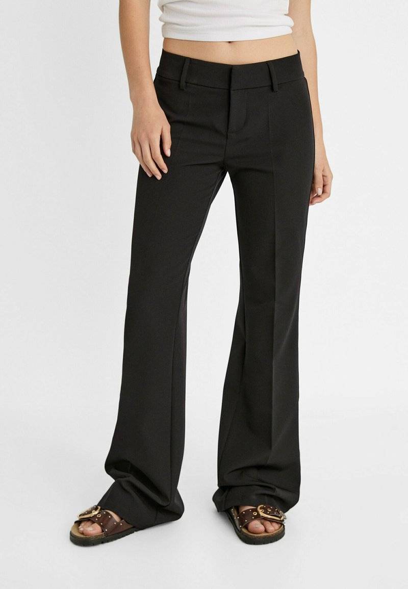 Stradivarius Stradivarius TAILORED FLARED - Trousers - black