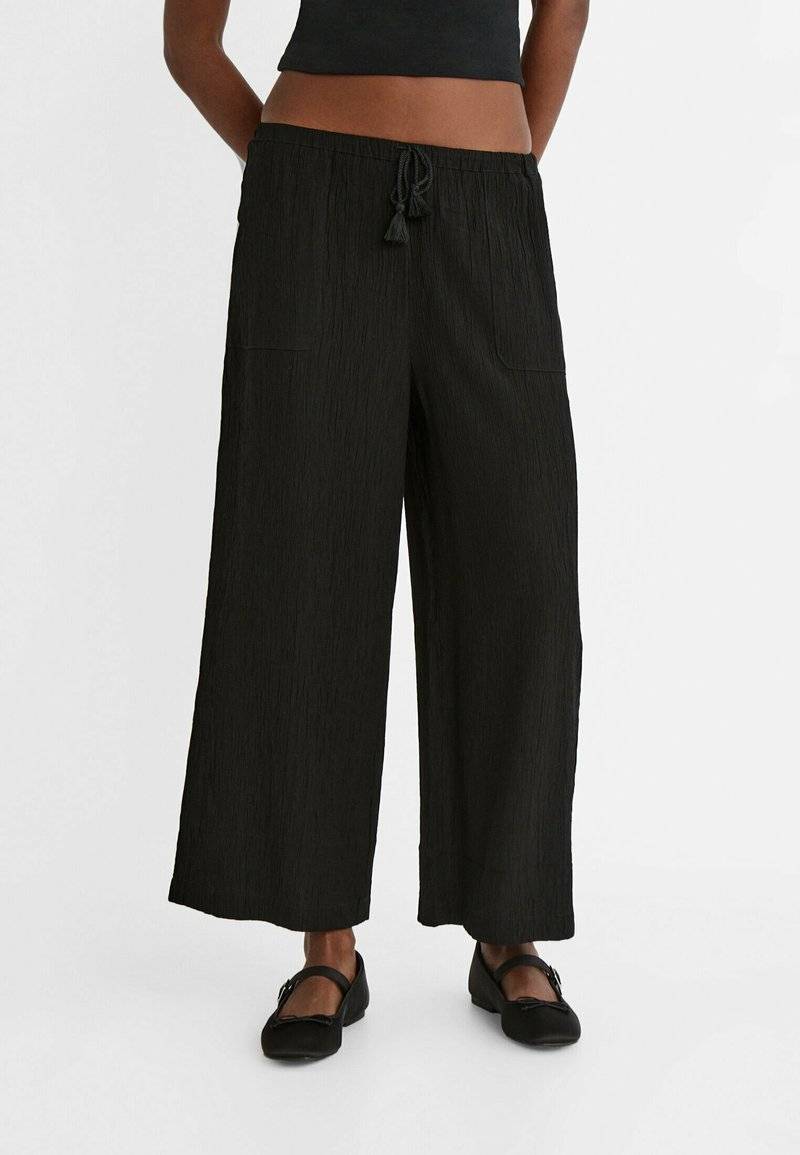 Stradivarius Stradivarius FLOWING CULOTTES - Trousers - black Günstiger Verkauf